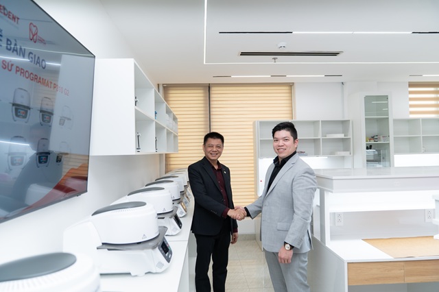 Diamond Dental Lab nhận bàn giao 10 lò nướng sứ Programat P310 từ Công ty Thiết Bị Y Tế Medent