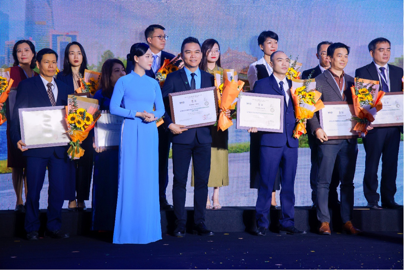  Herbalife Việt Nam được Liên đoàn Thương mại và Công nghiệp Việt Nam vinh danh Top 100 Doanh Nghiệp Bền Vững Việt Nam 2025