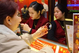 Giá vàng hôm nay 10/12: Tăng nhẹ, lấy lại mốc 4.200 USD/ounce