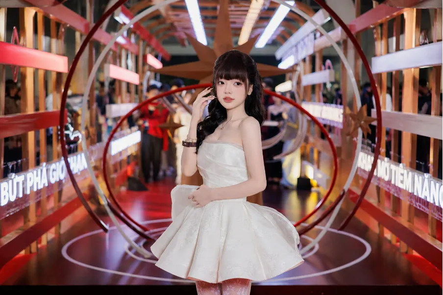 Lannie bật khóc tại Spark Up The Future: “Có người từng gièm pha khi thấy tôi chỉ ở nhà và hoạt động trên mạng xã hội”