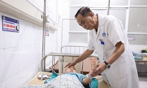 Đau đầu tăng dần sau khi ngã xe đạp, đến viện phát hiện tụ máu não